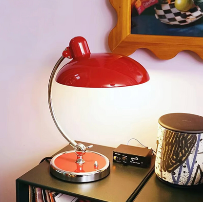 Designerska lampa biurkowa retro – metalowa z chromowaną podstawą