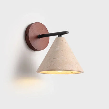 Kinkiet ścienny nowoczesny – lampa ścienna z drewnianą podstawą i stożkowym kloszem
