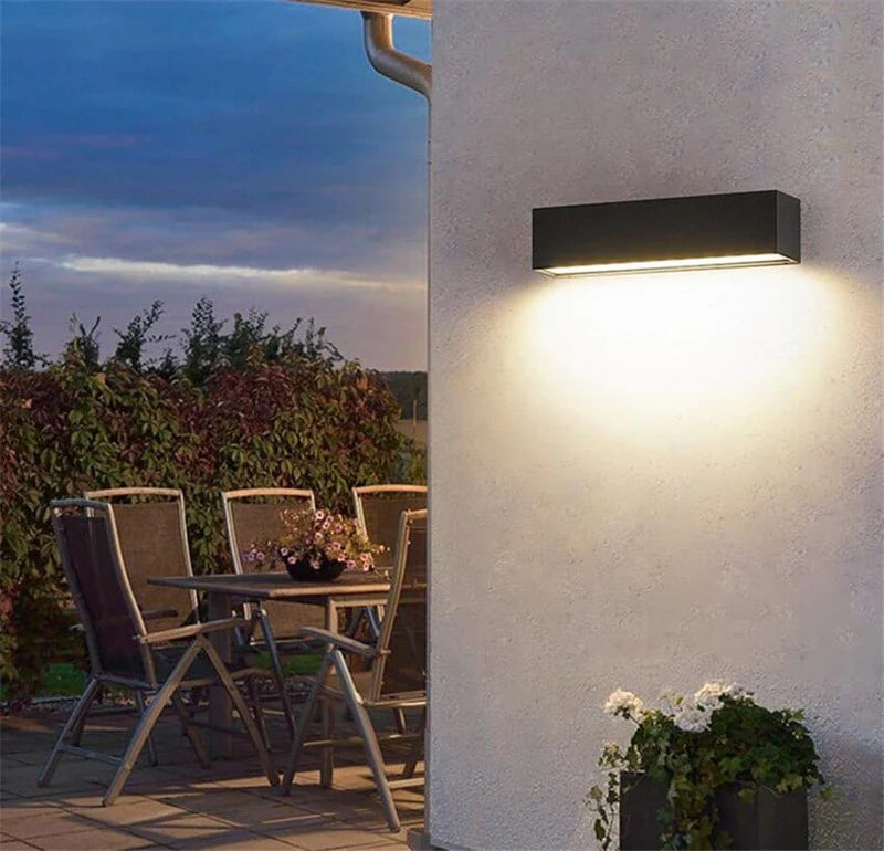 Nowoczesna lampa ścienna LED – minimalistyczne oświetlenie zewnętrzne