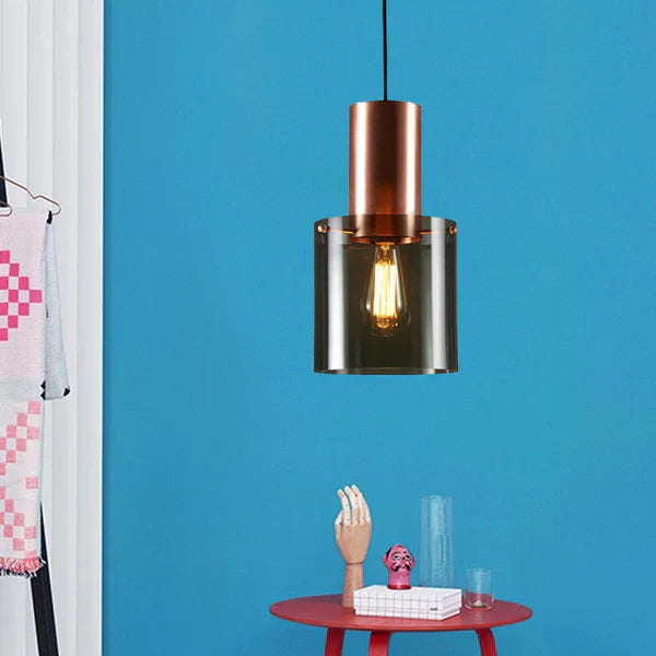 Nowoczesna Lampa Wisząca z Szklanym Kloszem i Metalowym Akcentem – Industrialna Elegancja