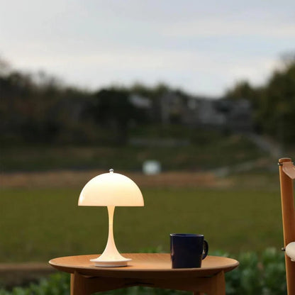 Nowoczesna lampka stołowa LED – minimalistyczna lampa z kloszem w kształcie kopuły