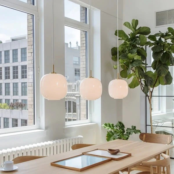 Szklana lampa wisząca LED – minimalistyczny klosz w stylu skandynawskim