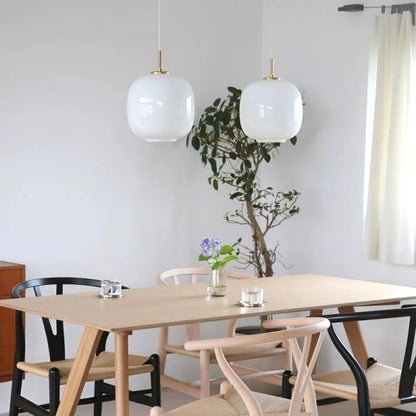 Szklana lampa wisząca LED – minimalistyczny klosz w stylu skandynawskim