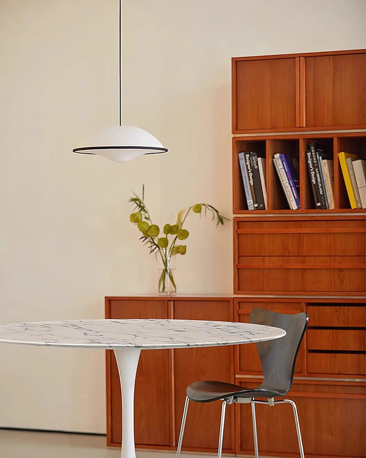 Nowoczesna Lampa Wisząca – Minimalistyczny Design z Owalnym Kloszem