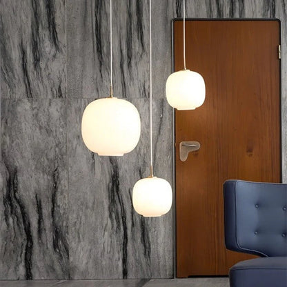 Szklana lampa wisząca LED – minimalistyczny klosz w stylu skandynawskim