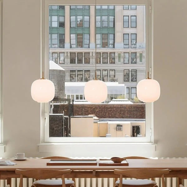 Szklana lampa wisząca LED – minimalistyczny klosz w stylu skandynawskim