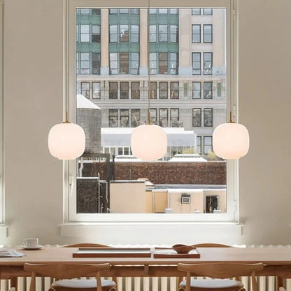 Szklana lampa wisząca LED – minimalistyczny klosz w stylu skandynawskim
