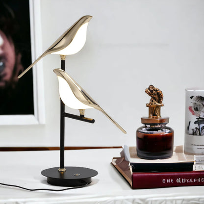 Lampka nocna LED z ptakami – designerska lampa stołowa do sypialni i salonu