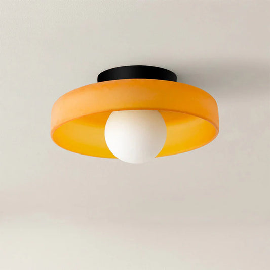 Nowoczesna szklana lampa sufitowa z kloszem w minimalistycznym designie