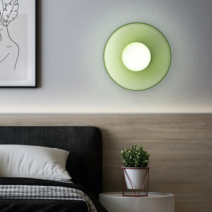 Nowoczesna szklana lampa sufitowa z kloszem w minimalistycznym designie