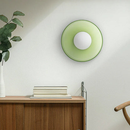 Nowoczesna szklana lampa sufitowa z kloszem w minimalistycznym designie