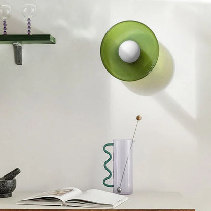 Nowoczesna szklana lampa sufitowa z kloszem w minimalistycznym designie
