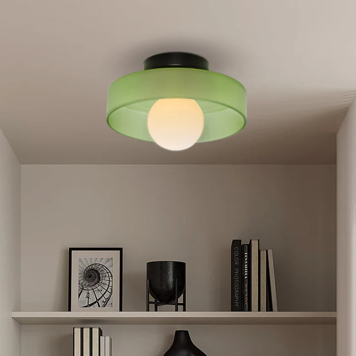 Nowoczesna szklana lampa sufitowa z kloszem w minimalistycznym designie