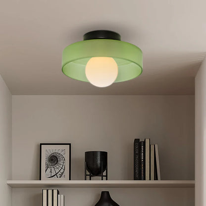 Nowoczesna szklana lampa sufitowa z kloszem w minimalistycznym designie