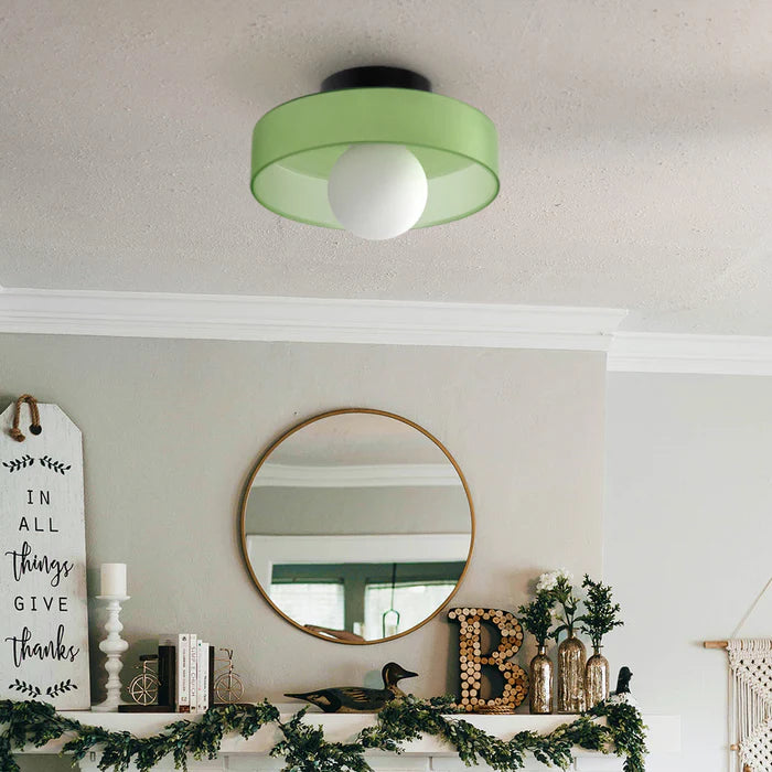 Nowoczesna szklana lampa sufitowa z kloszem w minimalistycznym designie