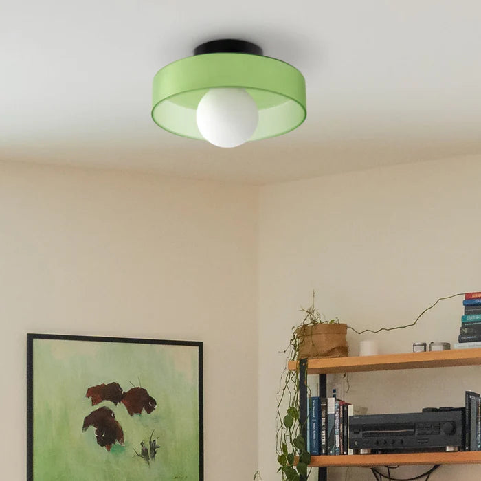 Nowoczesna szklana lampa sufitowa z kloszem w minimalistycznym designie