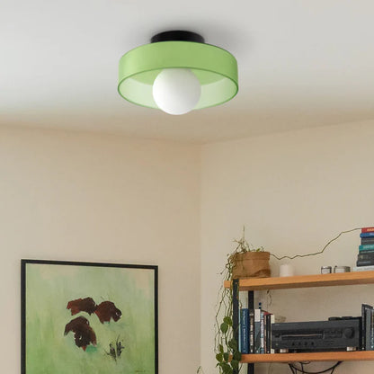 Nowoczesna szklana lampa sufitowa z kloszem w minimalistycznym designie