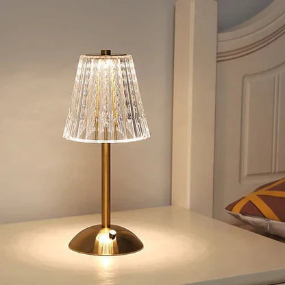 Elegancka lampa stołowa LED z kryształowym kloszem i złotym wykończeniem – włączana na dotyk