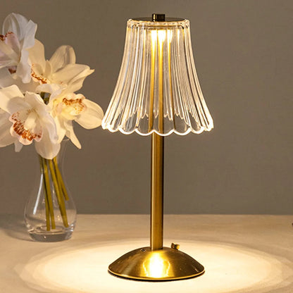 Elegancka lampa stołowa LED z kryształowym kloszem i złotym wykończeniem – włączana na dotyk