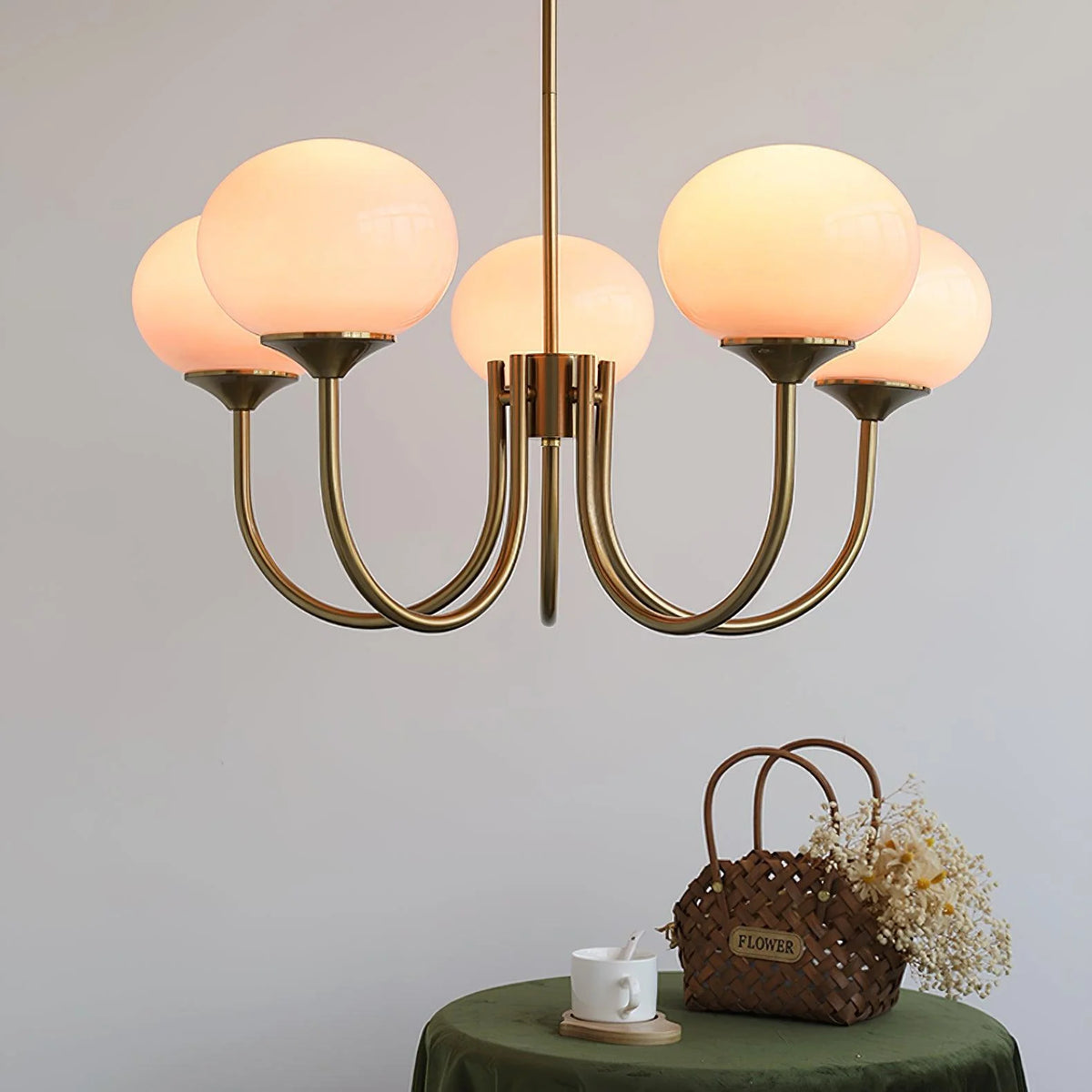 Lampa wisząca żyrandol w stylu retro glamour z kulistymi kloszami