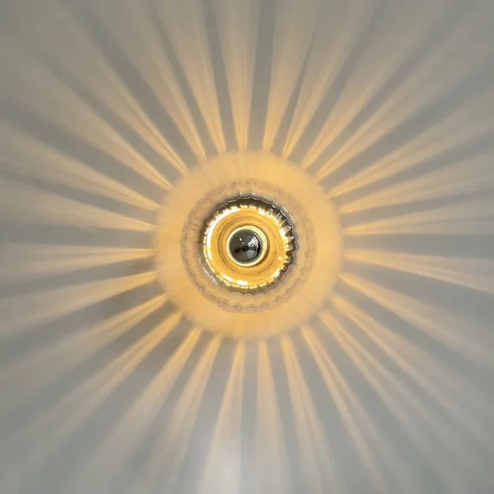 Elegancka lampa sufitowa szklana z kryształowym designem