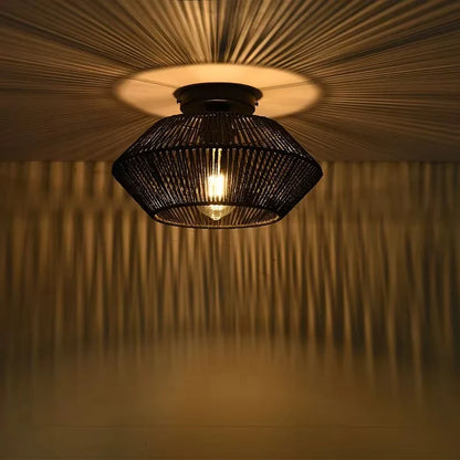 Lampa sufitowa z ażurowym kloszem – nowoczesny plafon w stylu boho lub industrialnym