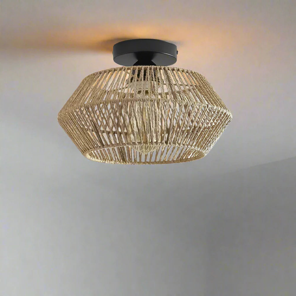 Lampa sufitowa z ażurowym kloszem – nowoczesny plafon w stylu boho lub industrialnym