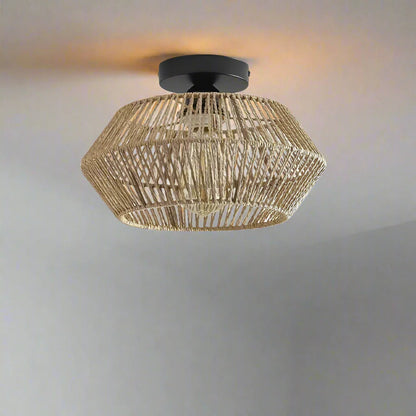 Lampa sufitowa z ażurowym kloszem – nowoczesny plafon w stylu boho lub industrialnym
