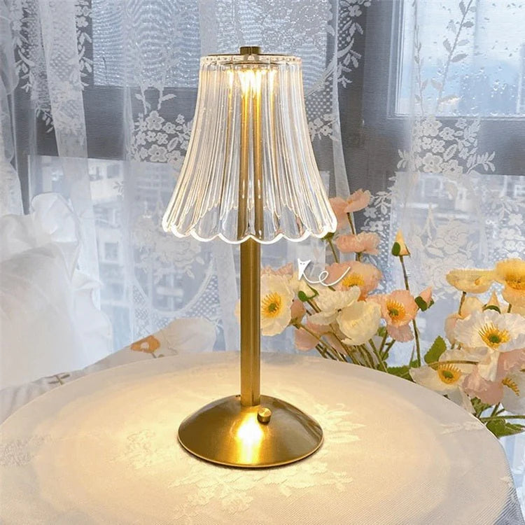 Elegancka lampa stołowa LED z kryształowym kloszem i złotym wykończeniem – włączana na dotyk