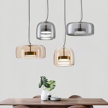 Szklana lampa wisząca LED w stylu nowoczesnym – minimalistyczny klosz i złote wykończenie