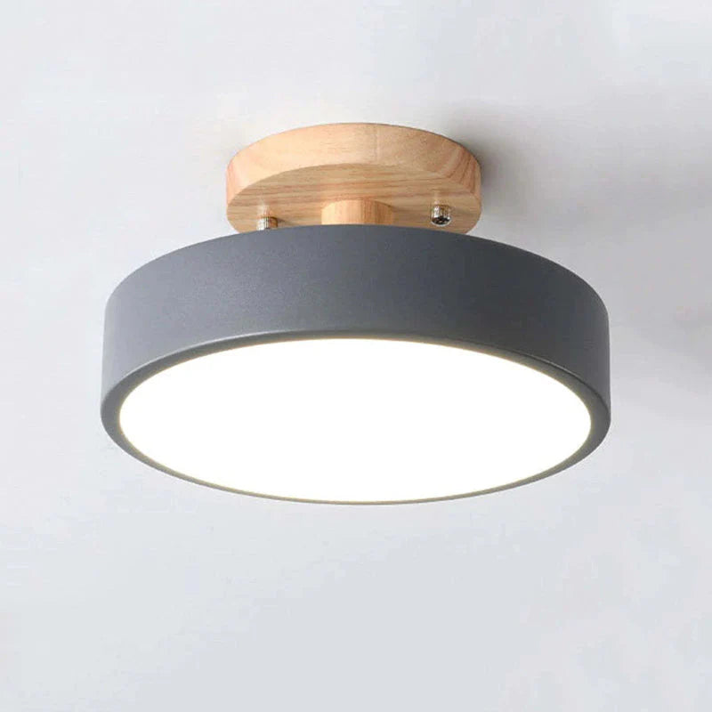 Nowoczesna lampa sufitowa LED wykonana z drewna