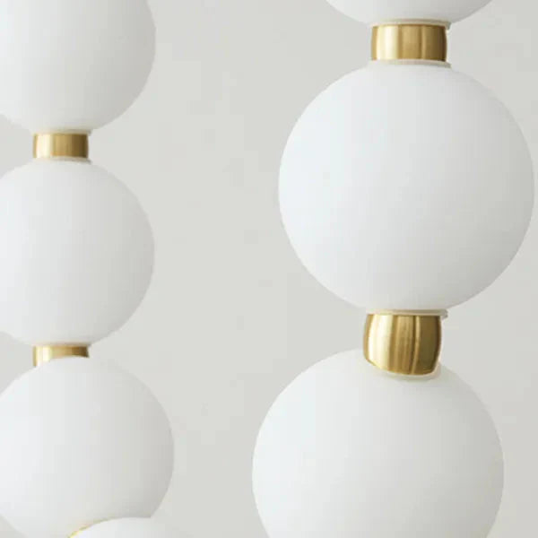 Lampa wisząca LED nowoczesna – efektowna forma naszyjnika z kulami świetlnymi