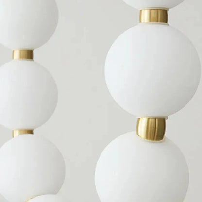 Lampa wisząca LED nowoczesna – efektowna forma naszyjnika z kulami świetlnymi