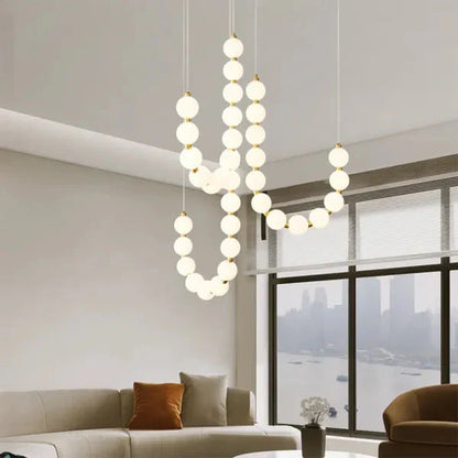 Lampa wisząca LED nowoczesna – efektowna forma naszyjnika z kulami świetlnymi