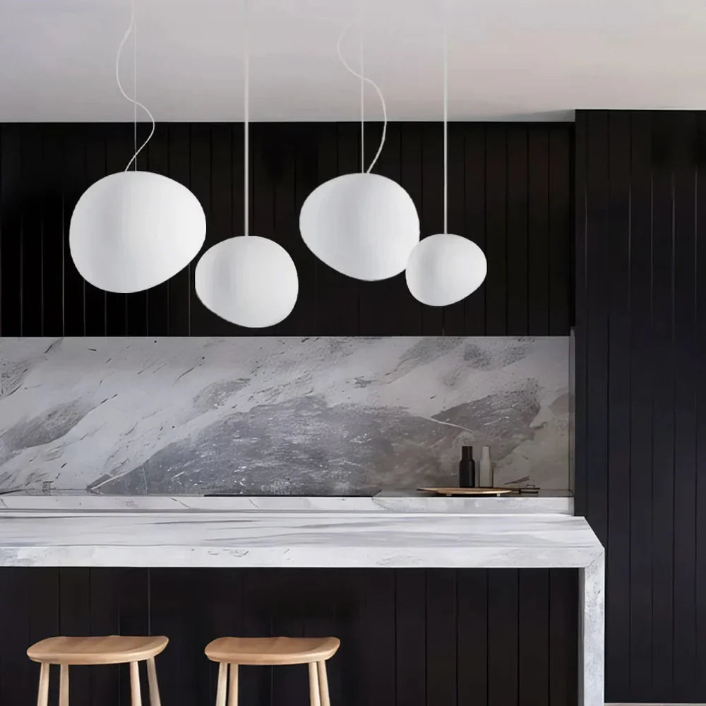 Lampa wisząca nowoczesna o organicznym okrągłym kształcie – minimalistyczny design
