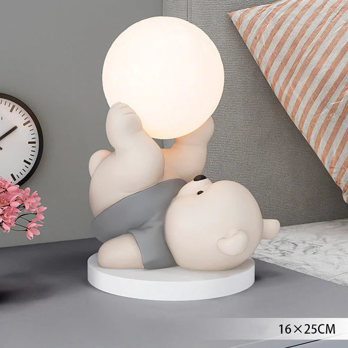 Dekoracyjna lampka nocna LED miś z kulą – urocza lampka stołowa do pokoju dziecięcego