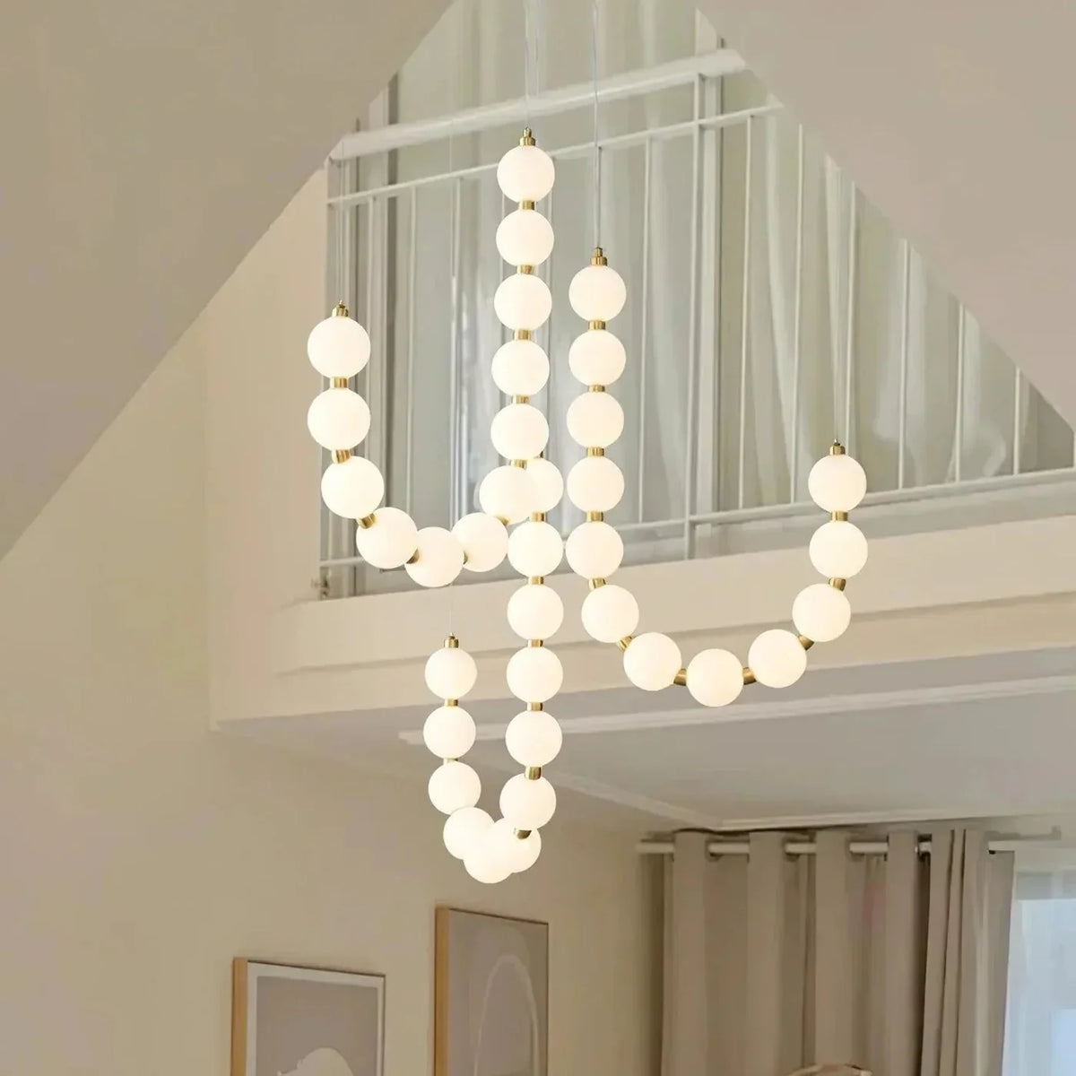 Lampa wisząca LED nowoczesna – efektowna forma naszyjnika z kulami świetlnymi