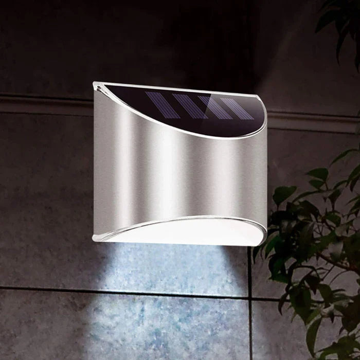 Zestaw 4 solarnych lamp ogrodowych LED – kinkiety z czujnikiem zmierzchu, montaż na ścianę