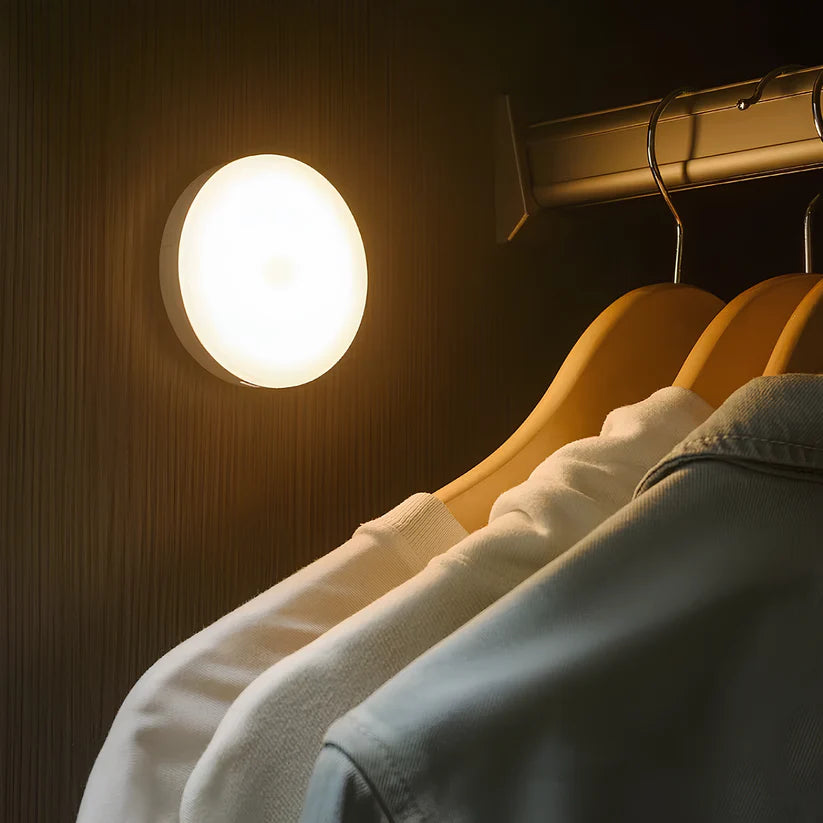 Bezprzewodowa lampka LED z czujnikiem ruchu i ładowaniem USB