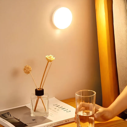 Bezprzewodowa lampka LED z czujnikiem ruchu i ładowaniem USB